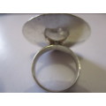 STUNNING MODERN 925. SILVER RING IN VERY GOOD CONDITION, WEIGH 7.7g - SEE BELOW.
