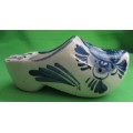 Delft blue and white porcelain clog ashtray