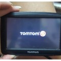 TOMTOM GPS XL WITH CHARGING CABLE, PLEASE READ