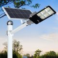 450W SOLAR FLOODLIGHT / REMOTE CONTROL / 3 MODE SETTINGS / POLE INCLUDED