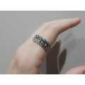 Chain Pattern Embossed Fashion Ring