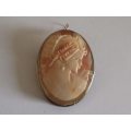 STUNNING VINTAGE "800" SILVER AND SHELL CAMEO BROOCH/PENDANT