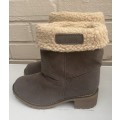 Woman`s Fleece Winter Ankle Boots Chunky Stacked Heeled - Brown - Size 6 (Customer return - no box)