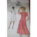 VOGUE VERY EASY PATTERNS 9203  FRONT POCKET DRESS  SIZE 18 BUST 102 CM OR 40" - COMPLETE