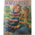 WOMAN`S WEEKLY 9 AUGUST 1975 COMPLETE WITH 4 PAGE PULLOUT-MAKES FOR FETES