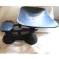 VINTAGE CAST IRON DARK BLUE PAINTED SCALE - TO WEIGH UP TO 14 LBS WITH SET OF 5 WEIGHTS 10 OZ - 1 LB