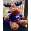 Mikey the Moose with a `It`s Sweden!` blue and yellow T-Shirt. 24cm.