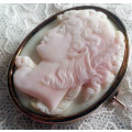 VICTORIAN SHELL CAMEO BROOCH CARVED FROM " ANGEL SKIN" CORAL SET IN 9ct GOLD FRAME
