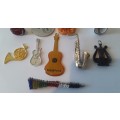 Collection of musical badges, pendants etc. 1 bid takes all!