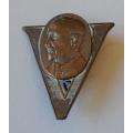 WW2 Jan Smuts Victory Badge. Pin Intact.
