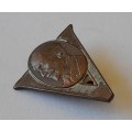 WW2 Jan Smuts Victory Badge. Pin Intact.