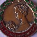 Vintage Solid Silver `Vrou En Moederbeweging` Erelid Medal.