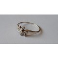Vintage Solid Sterling Silver Flower Design Ring.