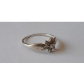 Vintage Solid Sterling Silver Flower Design Ring.
