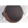 Lovely Cookwell nr.8 cast iron pot with red lid