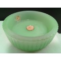 Vintage jadeite green glass bowl (Weird listing... I have no idea)