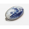 A Lovely Vintage Delft Broach in Sterling Silver.