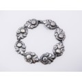 A Lovely Candida Style Bracelet in Sterling Silver