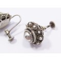 A Beautiful Pair of Vintage Screw back Dutch Button Earrings in Silver.