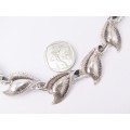 A beautifully Created Leaf Design  Necklace by JEWELART Co  Rhode Eiland in Sterling Silver.