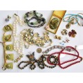 Lovely Costume Jewellery Lot in Good Condition #3