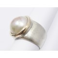 A Gorgeous Chunky Two Tone Mabe Ring in Sterling Silver and 9ct Gold