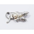 A Lovely Vintage  Fresh Water Pearl Brooch in Sterling Silver