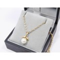 Beautiful, Dainty 9CT Gold Whale Tail Pearl Necklace