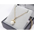 Beautiful, Dainty 9CT Gold Whale Tail Pearl Necklace