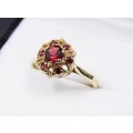 A Gorgeous Vintage Deign Garnet Ring in 9ct Gold