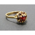 A Gorgeous Vintage Deign Garnet Ring in 9ct Gold