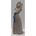 LLADRO FIGURINE - "COY"  - RETIRED - SUN HAT COLLECTION