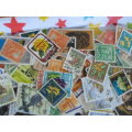 500 X NEW ZEALAND USED OFF PAPER STAMPS SEE PICS