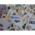700 X MIXED WORLD STAMPS USEDON PAPER GREAT LOT GOOD VALUE SEE PICS