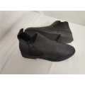 New ladies ankle boots blk size 4