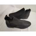 New ladies ankle boots blk size 4