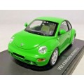 Volkswagen New Beetle 2002 green 1/43 Revell metal NEW+boxed  #4193 instant wheels