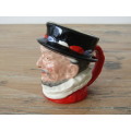 Royal Doulton character Toby Jug "Beefeater" D6233 - 1946, 8cm tall, excellent condition