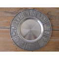 Lot of two vintage Pewter display Plates, Weihnachten 1954 and Singapore 1988, 16cm and 22cm