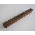 Antique Wood and Brass Spirit Level in excellent and working condition, 25cm long