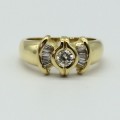 Attractive 18ct Gold & Diamond Dress Ring (V. R40 545)