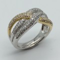Attractive 18ct Gold and Diamond Dress Ring (V. R83 840)
