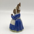 Royal Doulton `Mrs Bunnykins` Figurine (Clean Sweep)