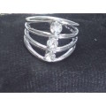 BEAUTIFUL! Ring With 3 1,75 Carat Simulated Diamonds Size 10 US