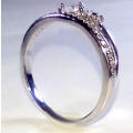 EXQUISITE! 0,75 Carat Simulated Diamond Ring Size 8 US