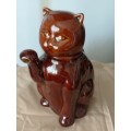 A lovely brown ceramic Cat TeapotStanding approx.  16.5cm tall