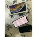 iPhone XS SILVER (64GB capacity) *EXCELLENT CONDITION *, comes with box and all accessories
