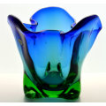 * A DAZZLINGLY BEAUTIFUL NOVY BOR (BOROCRYSTAL) SCULPTURAL ART GLASS BOWL WITH LABEL FROM THE 1960s