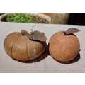 PUMPKIN AND POMELO CERAMICS WITH METALIC LEAVES