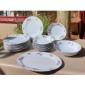 A LARGE 18 PIECE RICHWOOD PORCELAIN DINNER SET WITH RED ROSES PATTERN GOOD CONDITION